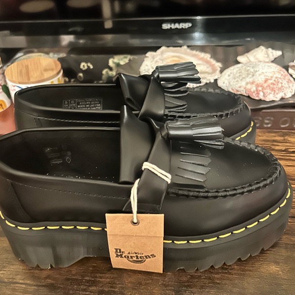 NWT Dr. Martens Black Platform Leather Loafers with Tassels Size 7 Yellow Stitch - Picture 3 of 11